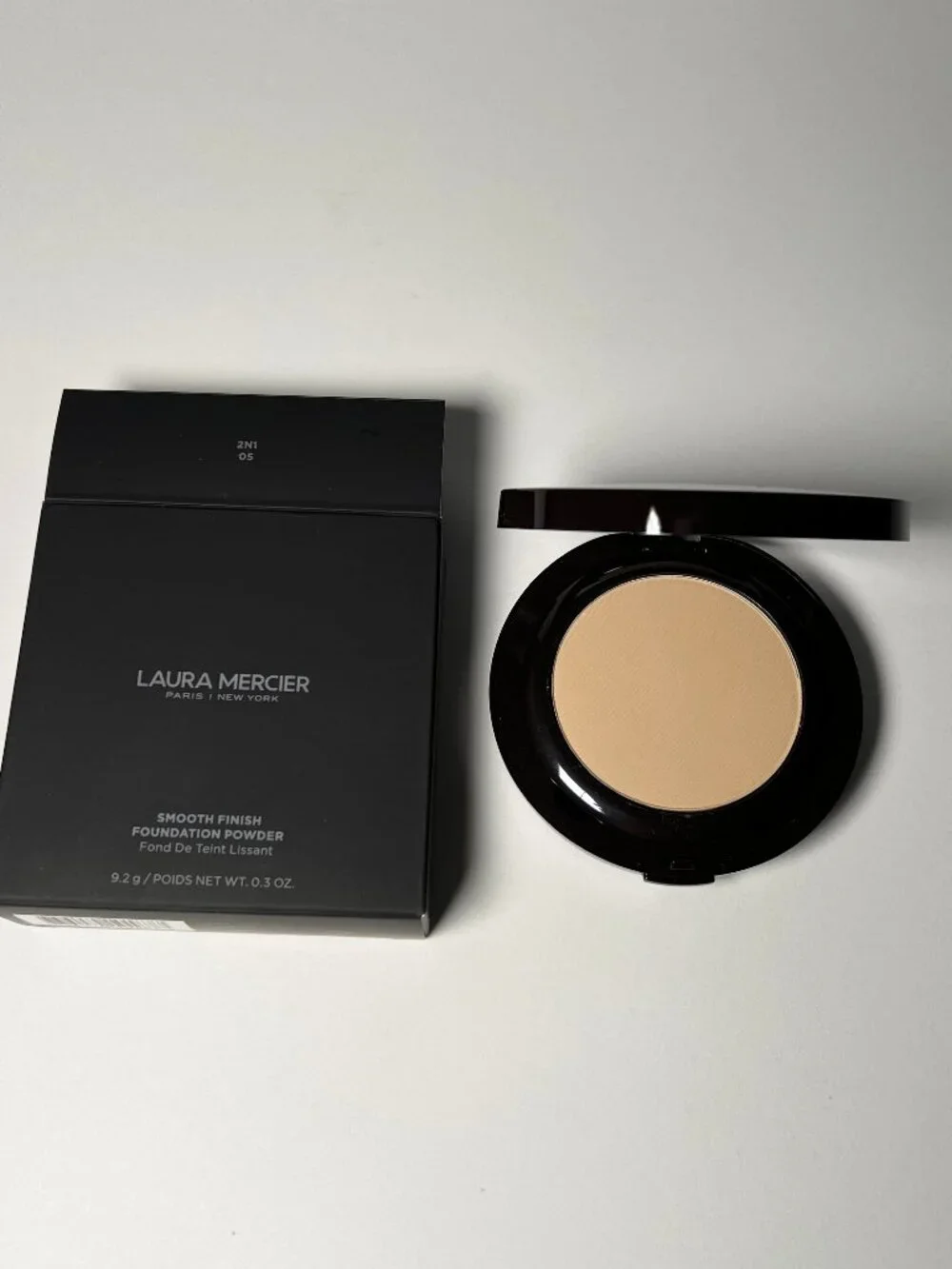 Laura Mercier Smooth Finish Foundation Powder Shade 2N1 05 Full Regular Size